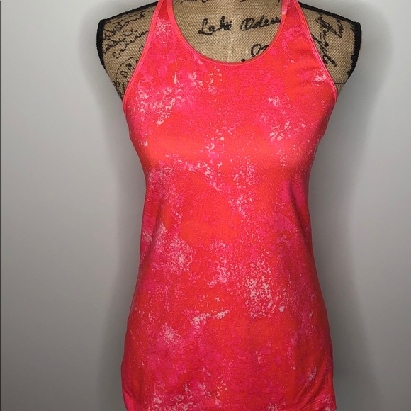 Under Armour Tops - Under Armour Tank Top size medium